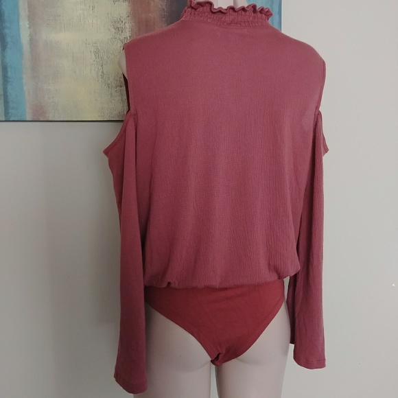 COLD SHOULDER RUFFLE NECK BODYSUIT KNOX ROSE SHIRT - Picture 5 of 8